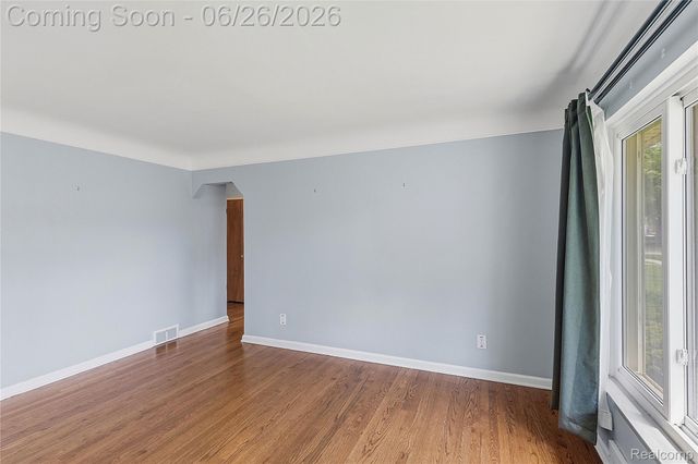 24671 Kenosha Street, Oak Park, MI 48237