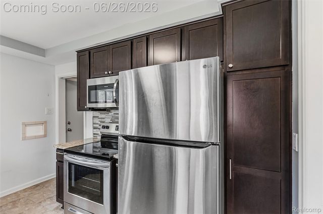 24671 Kenosha Street, Oak Park, MI 48237