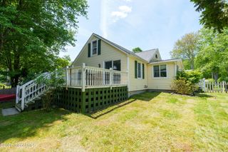 7 Fairfield Road, Sand Lake, NY 12018