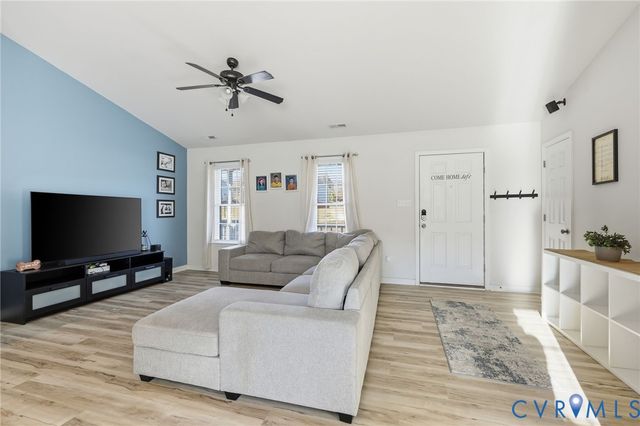 109 St Charles Pl, Aylett, VA 23009