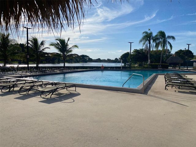 419 Lakeview Dr 201, Weston, FL 33326