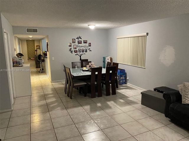 419 Lakeview Dr 201, Weston, FL 33326