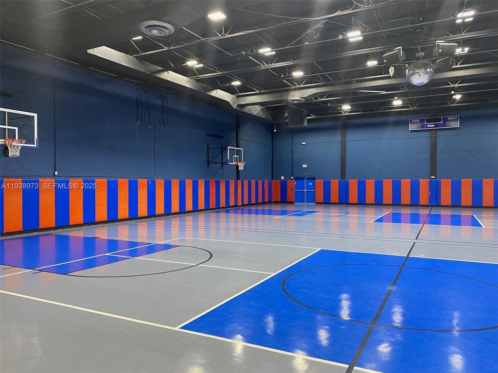 Image 12 of property listing at 419 Lakeview Dr 201, Weston, FL 33326