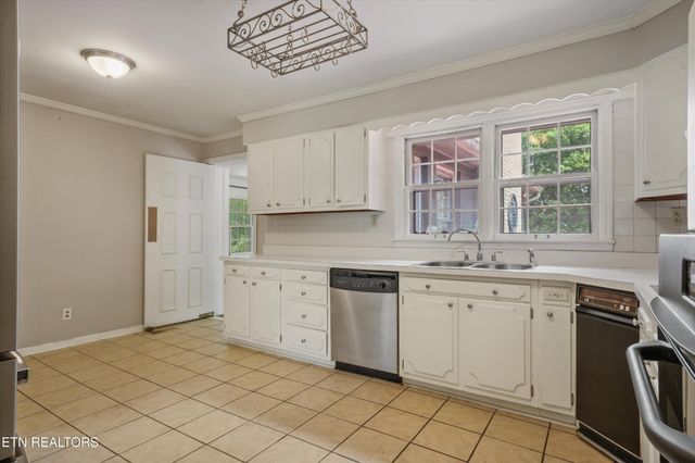 5403 E Sunset Rd, Knoxville, TN 37914