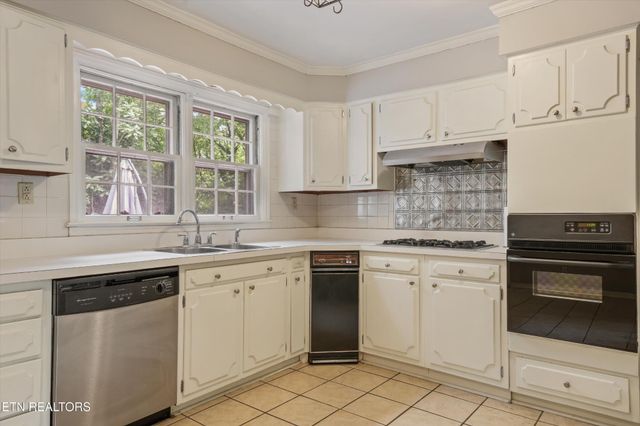 5403 E Sunset Rd, Knoxville, TN 37914