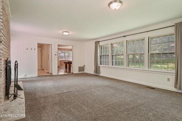 5403 E Sunset Rd, Knoxville, TN 37914