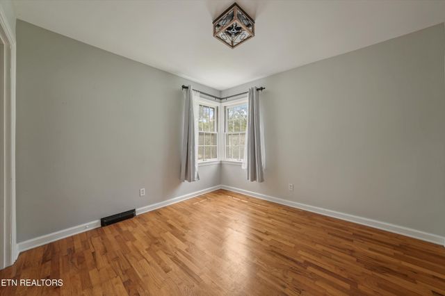 5403 E Sunset Rd, Knoxville, TN 37914