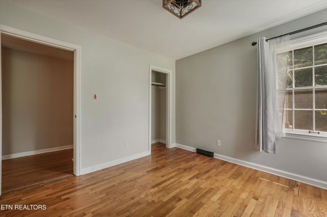 5403 E Sunset Rd, Knoxville, TN 37914
