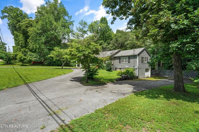 5403 E Sunset Rd, Knoxville, TN 37914
