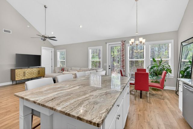 99 Laurel Oaks Drive, Freeport, FL 32439