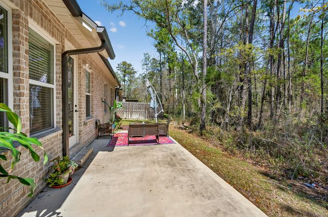 99 Laurel Oaks Drive, Freeport, FL 32439