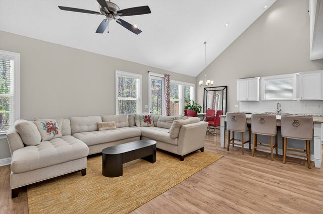 99 Laurel Oaks Drive, Freeport, FL 32439