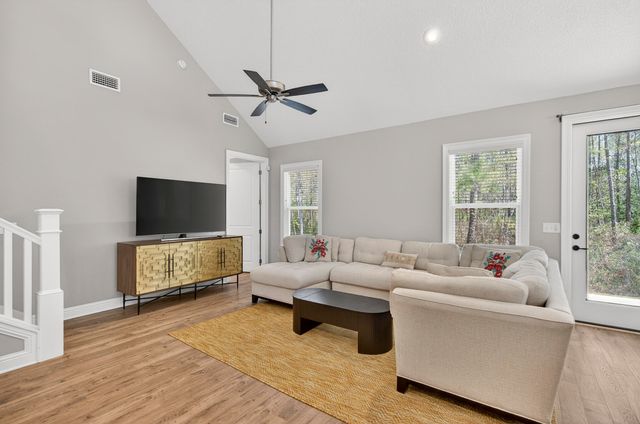 99 Laurel Oaks Drive, Freeport, FL 32439