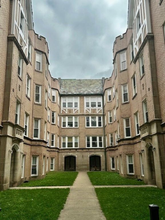 6319 N Artesian Avenue 3W, Chicago, IL 60659