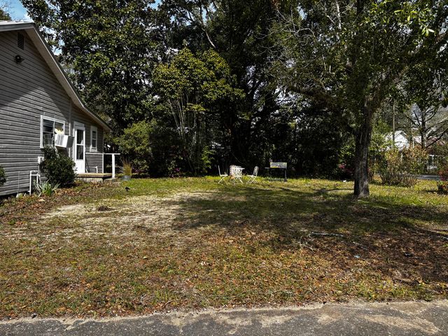 539 Bay Avenue, Defuniak Springs, FL 32435