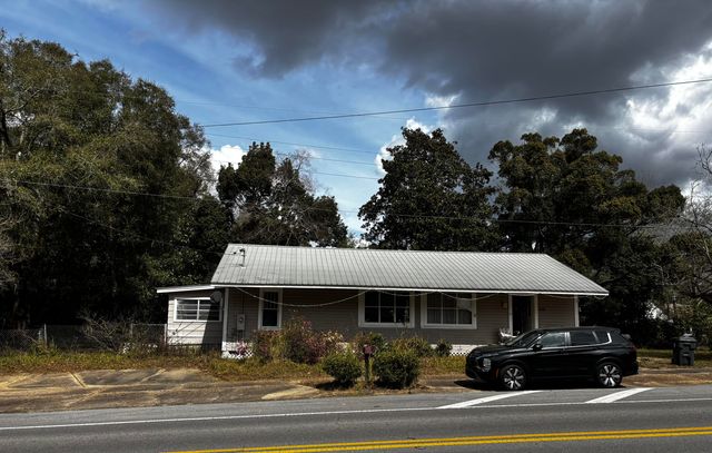 539 Bay Avenue, Defuniak Springs, FL 32435