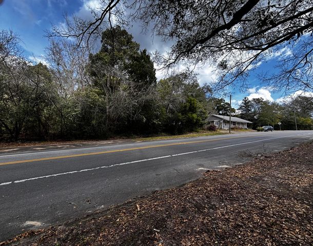 539 Bay Avenue, Defuniak Springs, FL 32435