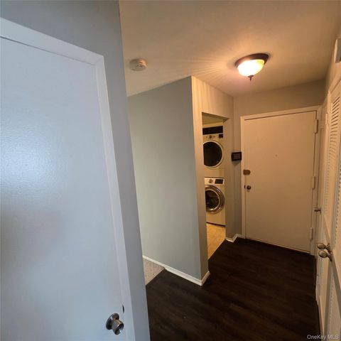 80 New Holland Village, Nanuet, NY 10954