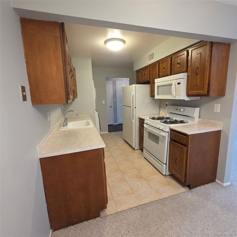 80 New Holland Village, Nanuet, NY 10954