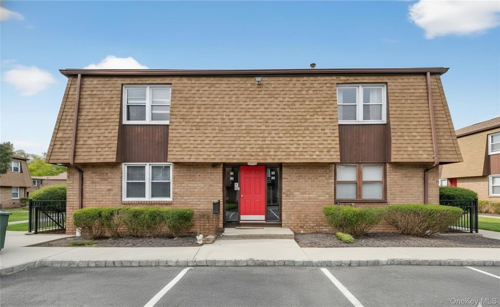 80 New Holland Village, Nanuet, NY 10954