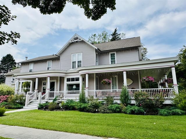 461 Fifth Street, Manistee, MI 49660