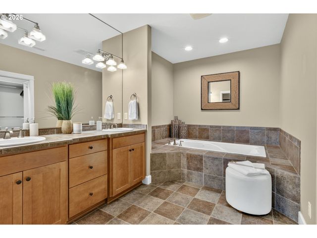 10258 Se BRISTOL Ct, Portland, OR 97086