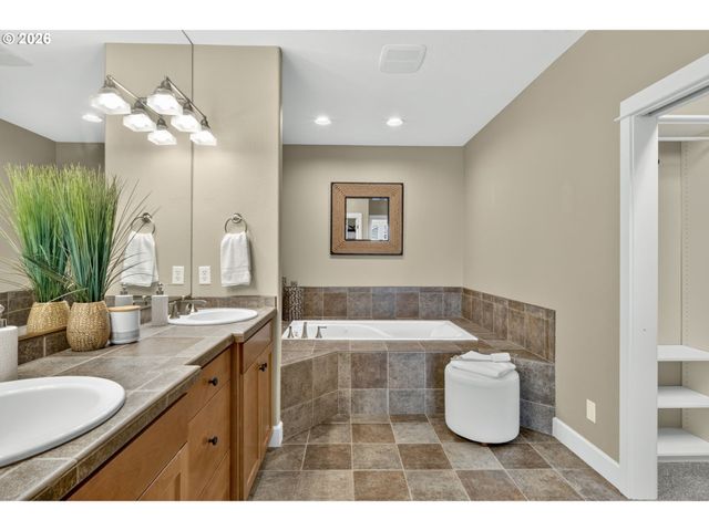 10258 Se BRISTOL Ct, Portland, OR 97086