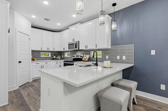 180 Kaanapali LN, Bastrop, TX 78602