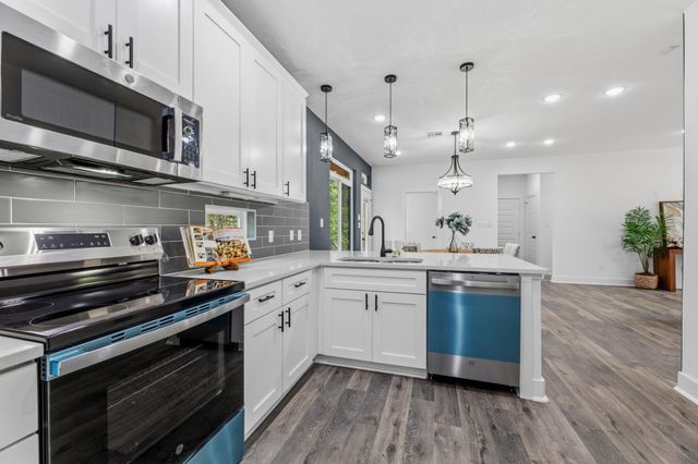 180 Kaanapali LN, Bastrop, TX 78602