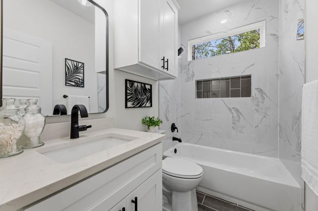 180 Kaanapali LN, Bastrop, TX 78602