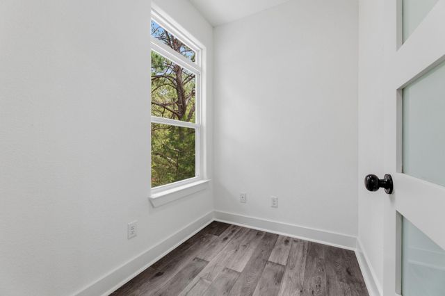 180 Kaanapali LN, Bastrop, TX 78602