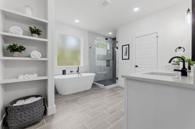 180 Kaanapali LN, Bastrop, TX 78602