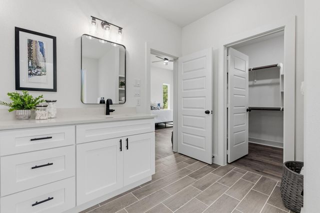 180 Kaanapali LN, Bastrop, TX 78602