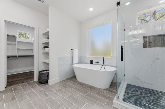 180 Kaanapali LN, Bastrop, TX 78602