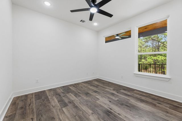 180 Kaanapali LN, Bastrop, TX 78602