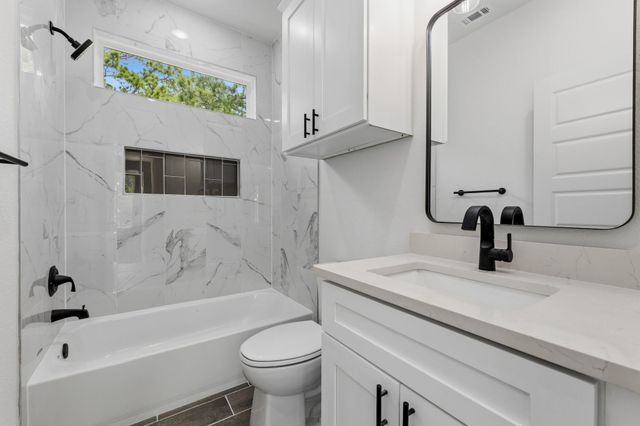 180 Kaanapali LN, Bastrop, TX 78602
