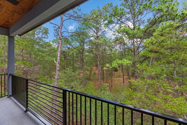 180 Kaanapali LN, Bastrop, TX 78602
