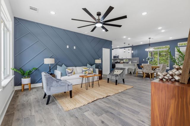 180 Kaanapali LN, Bastrop, TX 78602
