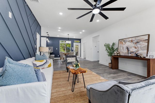 180 Kaanapali LN, Bastrop, TX 78602