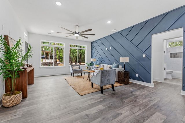 180 Kaanapali LN, Bastrop, TX 78602