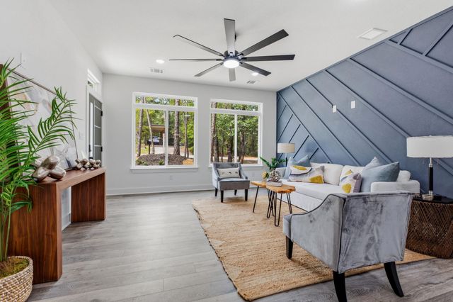 180 Kaanapali LN, Bastrop, TX 78602
