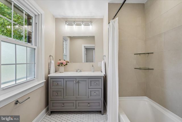 1409 EDGEVALE RD, Wynnewood, PA 19096