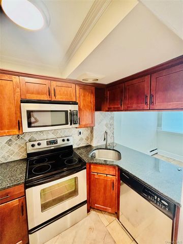 10 Westview Avenue D, White Plains, NY 10603