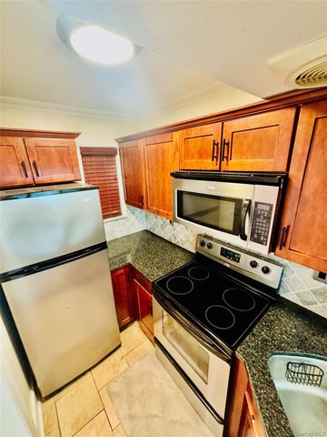 10 Westview Avenue D, White Plains, NY 10603