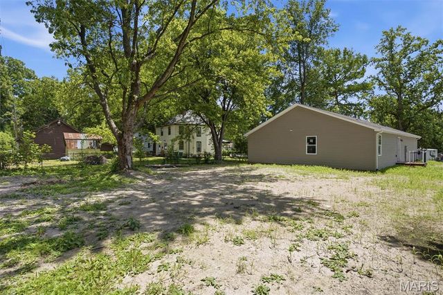 421 E Schuetz Street, Lebanon, IL 62254