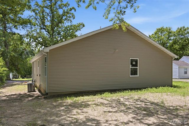 421 E Schuetz Street, Lebanon, IL 62254