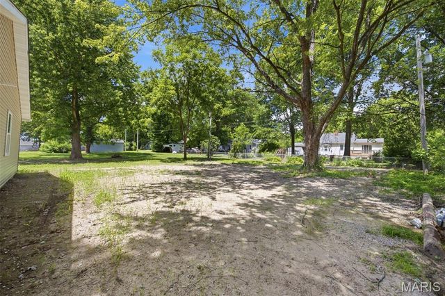 421 E Schuetz Street, Lebanon, IL 62254