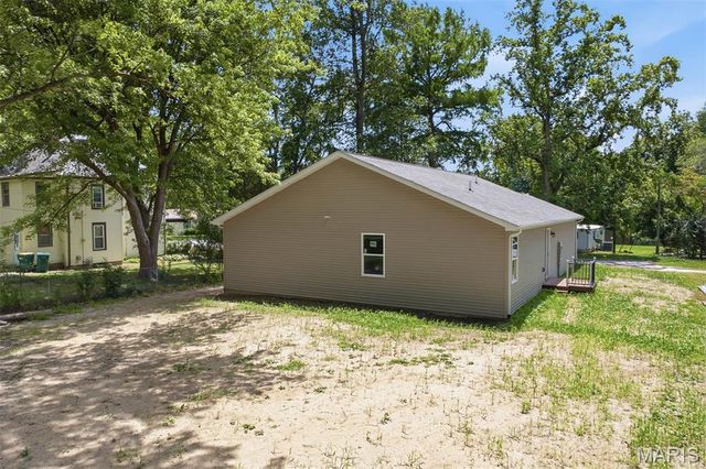 421 E Schuetz Street, Lebanon, IL 62254