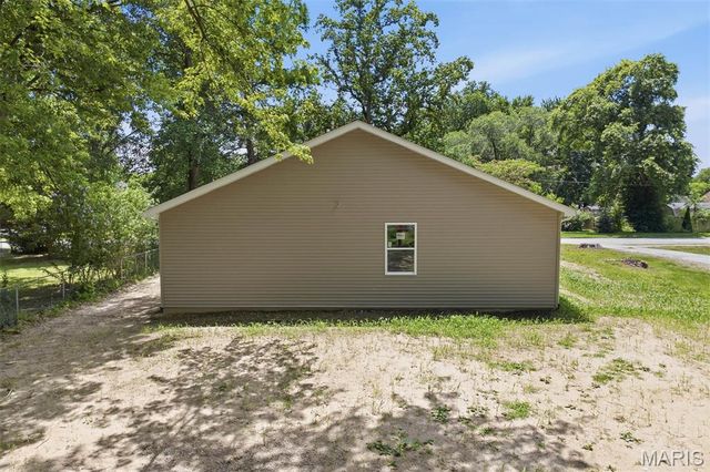 421 E Schuetz Street, Lebanon, IL 62254