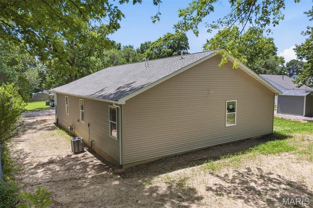 421 E Schuetz Street, Lebanon, IL 62254